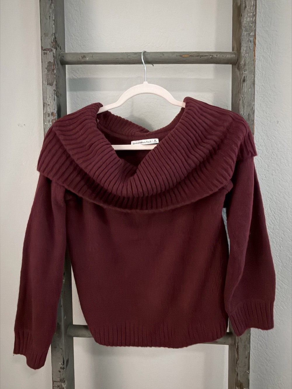 Abercrombie & Fitch Ribbed Off Shoulder Sweater - Burgundy